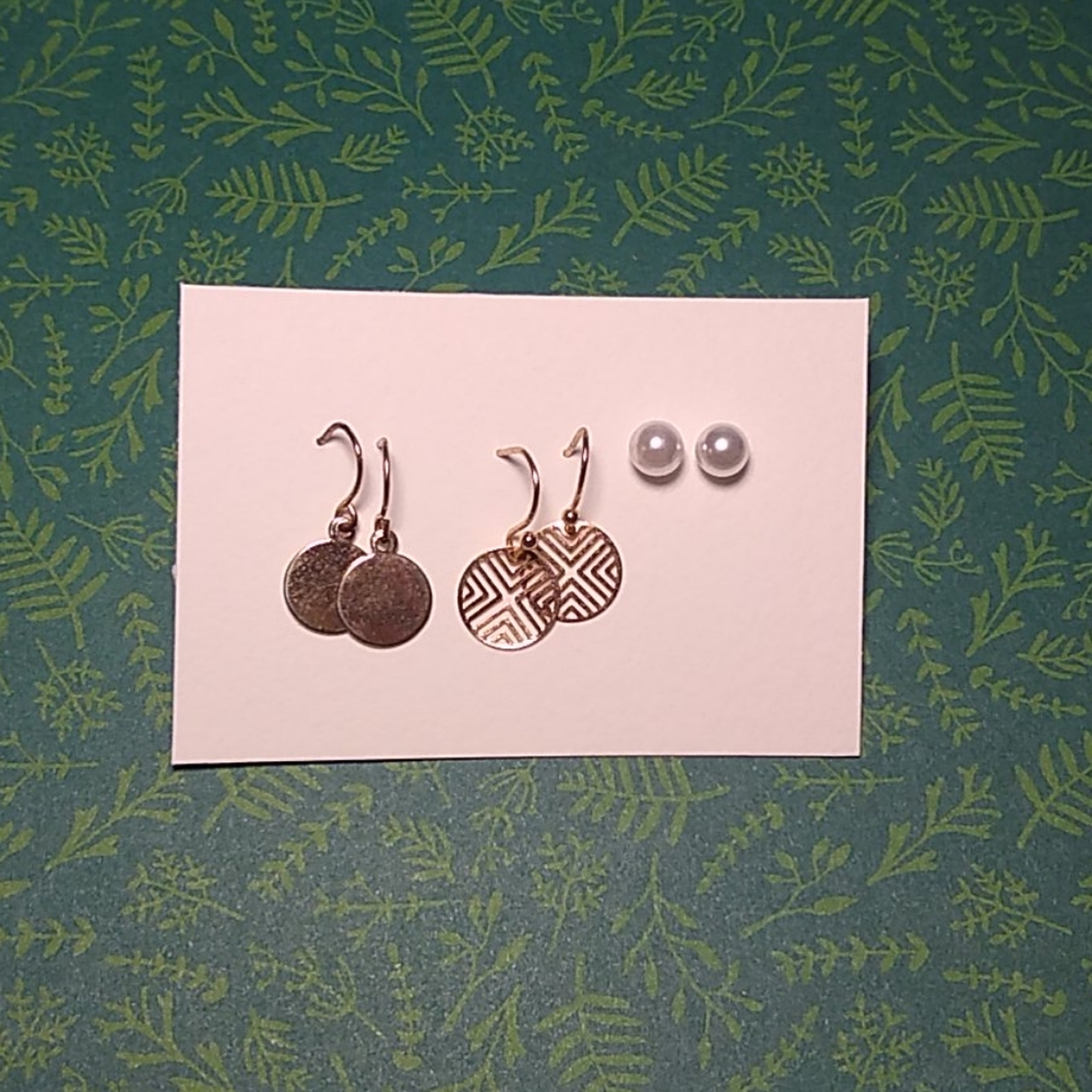 Gold and pearl earrings